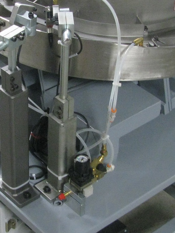 用于吞吐量验证的振动盘轨道和工装段