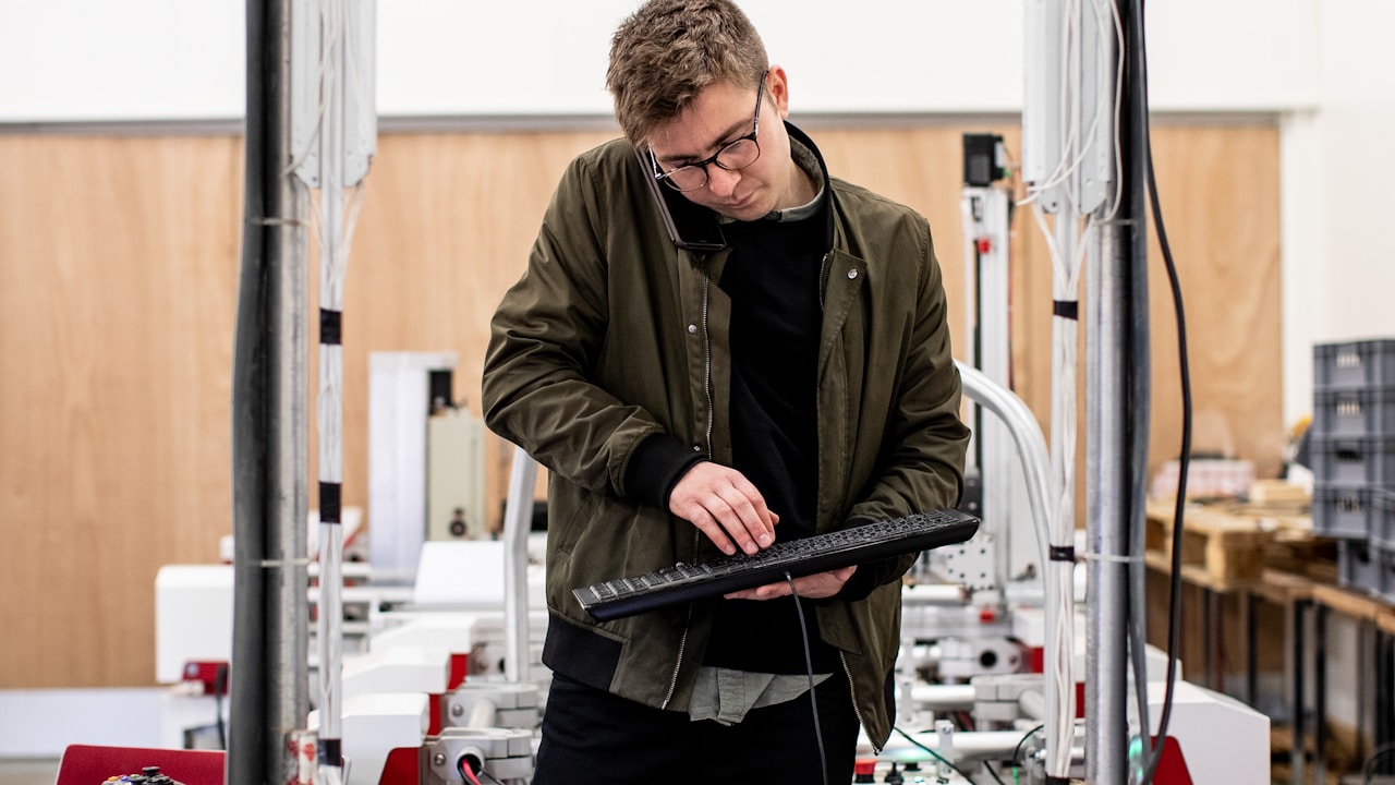 振动送料机涂层指南2026：为您的零件选择合适的表面